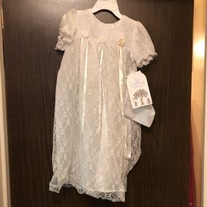 White infant gown 6-9 months with free bonnet.